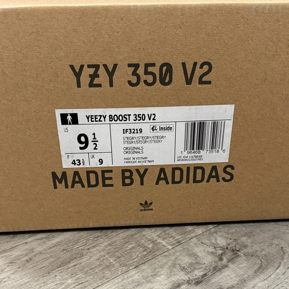 Yeezy boost 350 Gray Sneakers - Picture 9 of 9